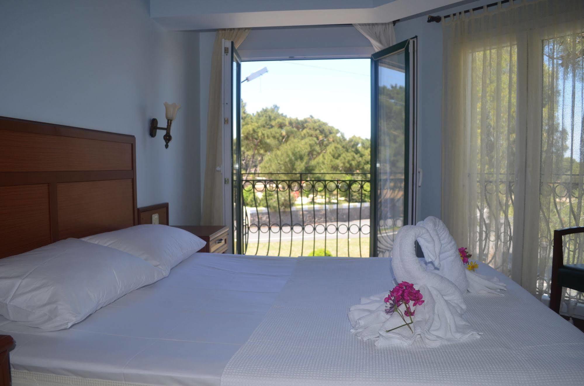 Silva Hotel Айвалык Экстерьер фото